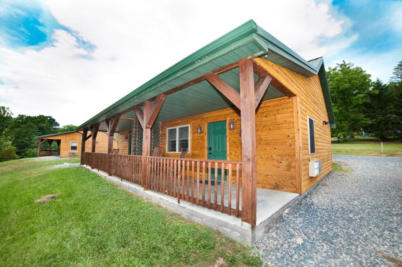 7Cs Lodging Flintstone Экстерьер фото