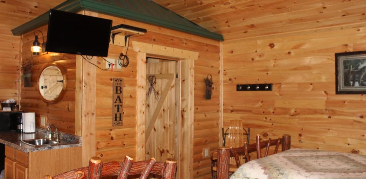 7Cs Lodging Flintstone Экстерьер фото